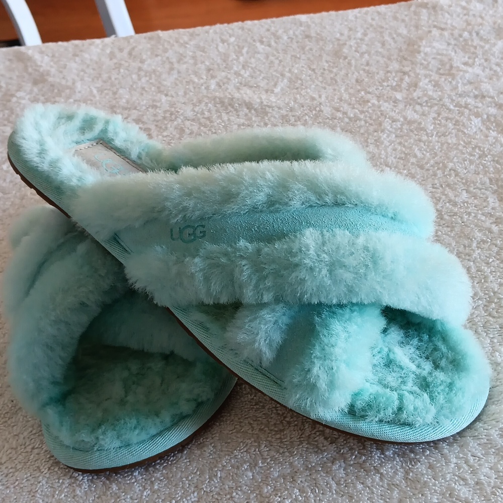 NWOT UGG Scuffita Genuine Shearling Slide Slipper